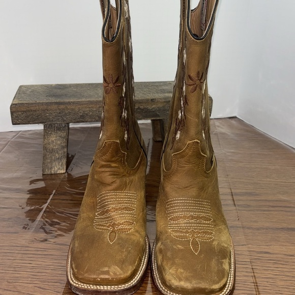 San Fernando bulldog Mirabel brown/tan colored calf boots. Size 26/9 EUC. - Picture 3 of 9